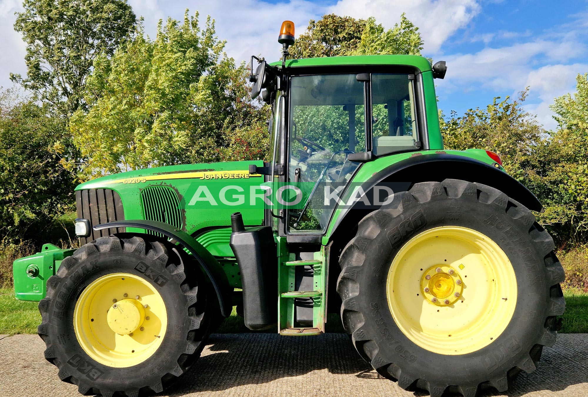 Agrokad Агрокад Трактор John Deere 6920S - фото 4 - Трактори