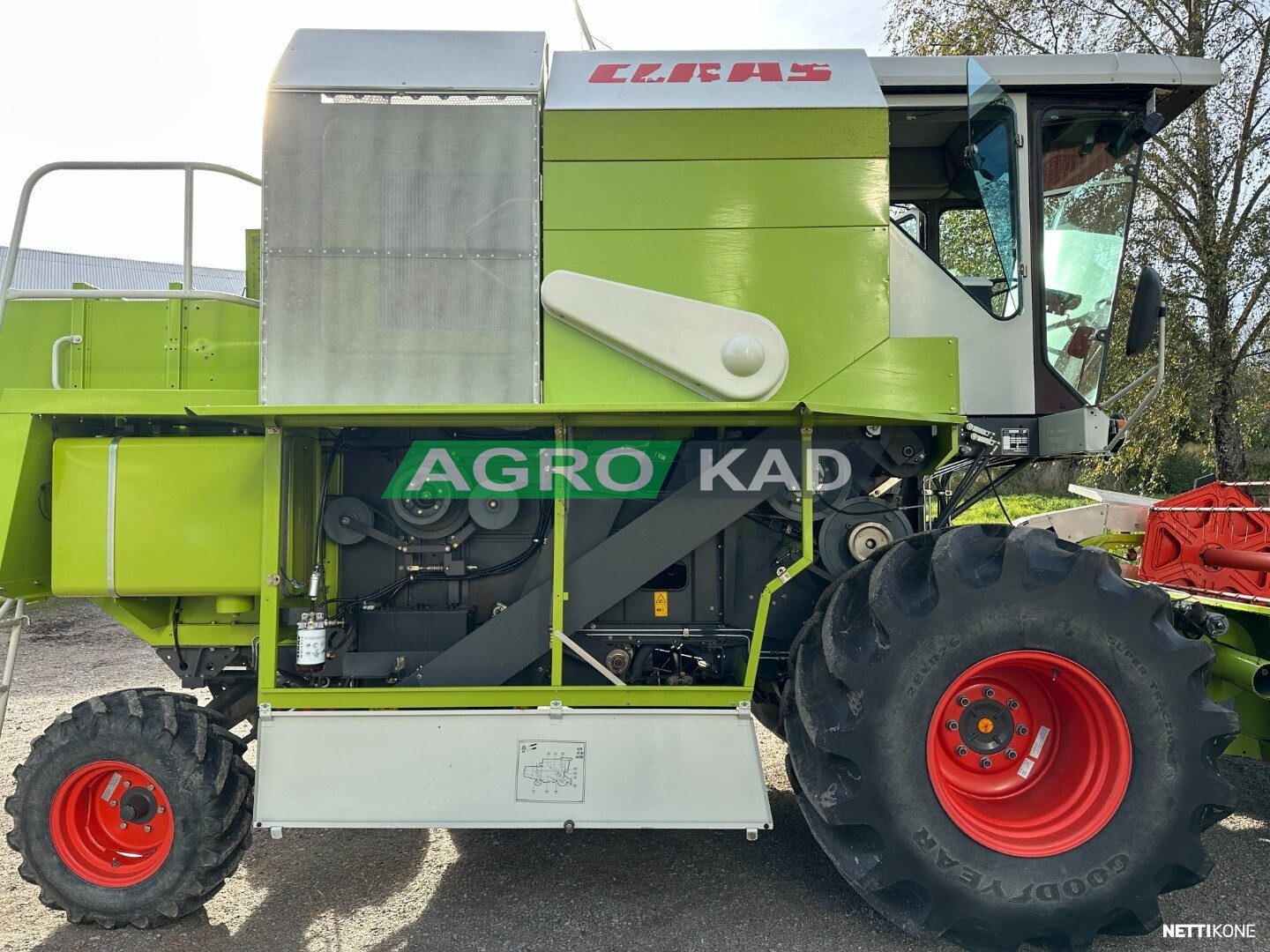 Agrokad Агрокад Комбайн Claas Dominator 68 - фото 3 - Комбайни